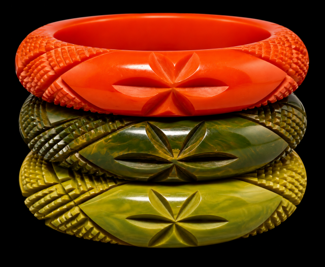 vintage chunky star & crosshatch carved bakelite bangles